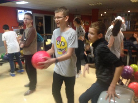Hoki és M. Kristóf (Bowling)